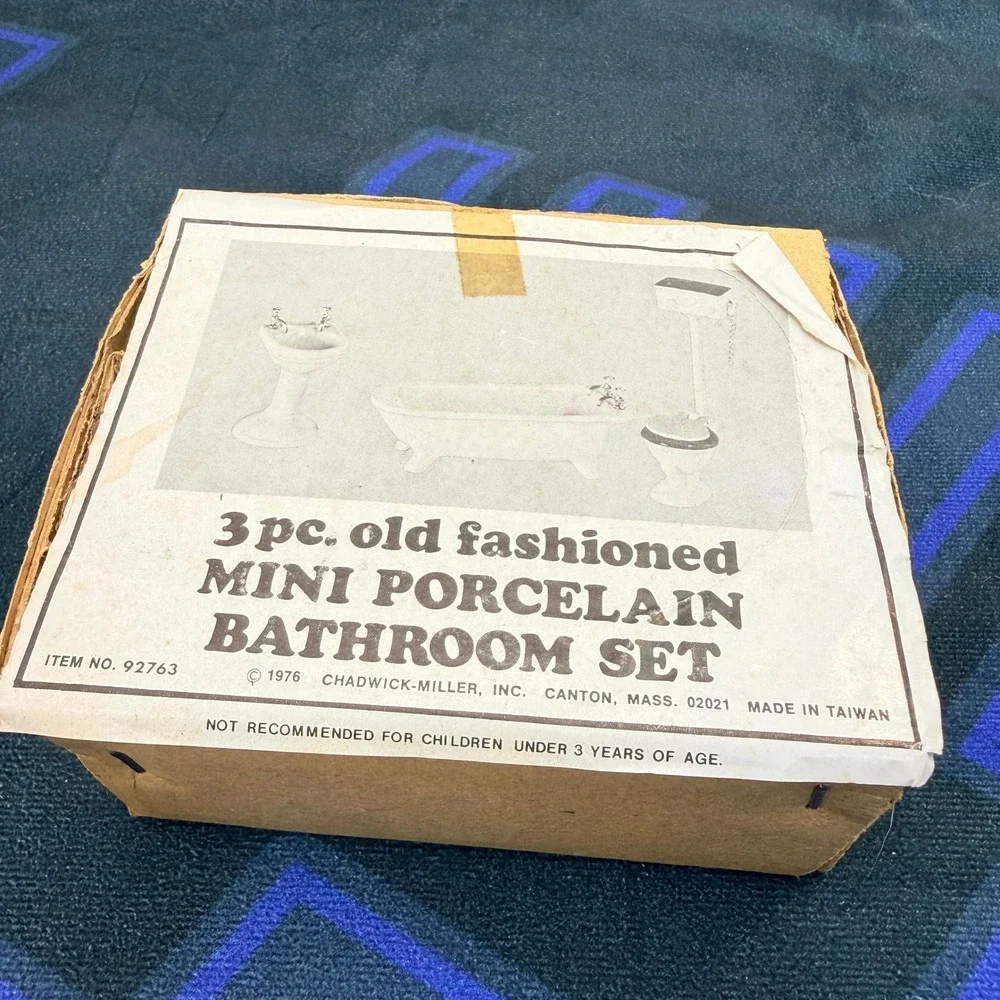 Vintage 1976 1:12 Dollhouse Porcelain Bathroom Set Clawfoot Tub Toilet NIB 92763